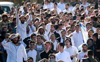 חרדים וחיילים רוקדים במוצאי שבת "חיי שרה"