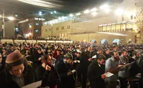 מאות התפללו בכותל לרפואת הרב שטרנברג