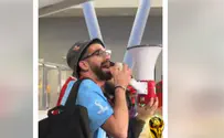 חנן בן ארי שר עם האוהדים המרוקאים בקאטר