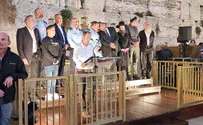 Ben-Gvir, police comm. light Hanukkah candles together at Kotel
