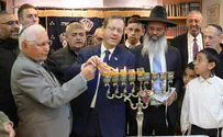 Pres. Herzog lights 4th Hanukkah candle at Moroccan synagogue
