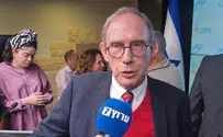 Outgoing minister warns of coming rift, incoming reassures