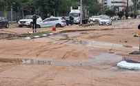 צינור מים התפוצץ בדרך השלום וגרם להצפה
