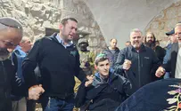 Бенья Перец доставлен к гробнице Йосефа