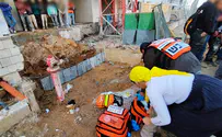 Husband and Wife EMTs Perform CPR On Electrocuted Worker 