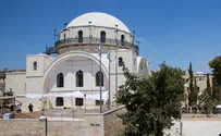 "מפרוזדור לטרקלין"                  