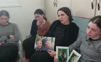 אברהם פאלי שנפצע קשה חיבק את התינוק