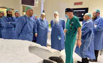 השר פרוש ביקר את אב הילדים שנרצחו בפיגוע