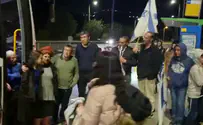 Трогательное видео: жители Эли встречают семью Янив