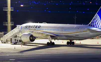 Man accused of trying to stab flight attendant, open plane door