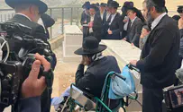 אברהם פלאי עלה לקבר ילדיו שנרצחו בפיגוע