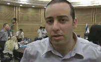 אלרוב: לפיד נעץ סכין בגב וסובב