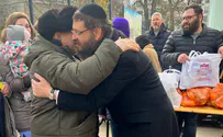 פליטי אוקראינה מחלקים מזון לפסח בברלין