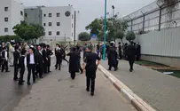 צילום: ערוץ 7 שב"ס טוען: חרדים ניסו לפרוץ לכלא