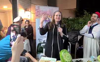 "צריך לבקש ברכות מרווקים"