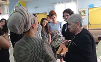 מפגש מרגש של נוער קרית גת עם ניצולת השואה