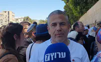 צילום: ערוץ 7 ינון מגל הגיע לטקס זיכרון בבני ברק להביע תמיכה בחרדים