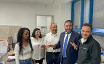 השר ארבל הגיע ללשכת רשות האוכלוסין בעכו