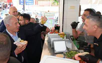 Нетаньяху посетил Ашкелон - поел фалафеля, полюбовался гаванью