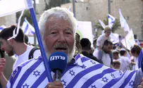 מזמין את המפגינים נגד הממשלה לריקודגלים
