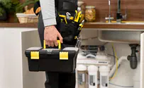 What does a plumbing consultant do?
