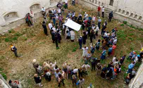 Ukrainian refugees hold historic wedding in Moldova