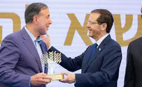 Philanthropist praises haredi soldiers while receiving award