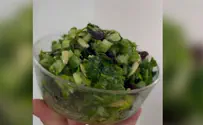 סלט עשבי תיבול "כמו באולמות אירועים"