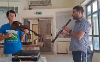 צפו: המנכ"ל והשבו"ש פצחו בניגון מיוחד