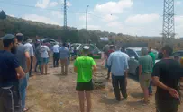 תפילת מנחה במקום הפיגוע