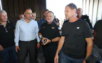 המפכ"ל סייר בחווה בה סוסים נשרפו