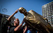 Nude statue of Netanyahu placed by anti-govt. protestors