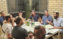 צילום: איתי גרנק 20,000 סימניות של "הדף השבועי" יחולקו השבת בבתי הכנסת
