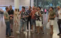 חנן בן ארי הפתיע את חברי כיפה-לייב ששרו יחד אחרי ההופעה