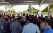 תלמידי ישיבת הר ברכה רוקדים בבקו"ם
