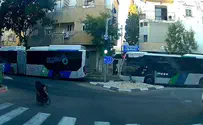 צילום: י. שפירא תיעוד: עגלה עם תינוק התדרדרה לכביש