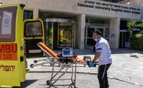 Скорбящий отец пришел в больницу в знак протеста
