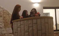 'רוצה לתת לך חיבוק אחרון'