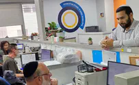 צילום: דוברות השר וסרלאוף הגיע לביקור פתע במוקד לאזרחים ותיקים