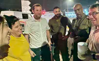 Parents of Yaniv brothers give out food to soldiers in Huwara