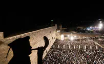 צפו: סליחות בכותל המערבי