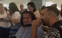 הזמר מאור אדרי הופיע בבית החולים איכילוב