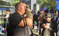 Hasidim from Brooklyn put tefillin on protesters outside UN