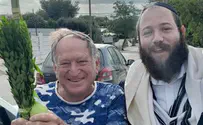 Tens of thousands wave Four Species at Chabad stands