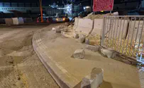 בשל הפיגועים: תושבים פירקו את כיכר הכבשים