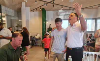 הקומזיץ של יעקב שוואקי בזירת הפיגוע בעלי