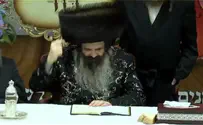 האדמו"ר והחסידים פיזזו: "אעופה אשכונה"