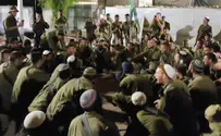 חיילי ההסדר שרו 'עוד אבינו חי'