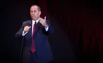 סיינפלד גירש מהמופע שלו מפגין אנטי ישראלי