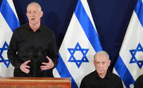 Gantz demands PM retract statements on security chiefs